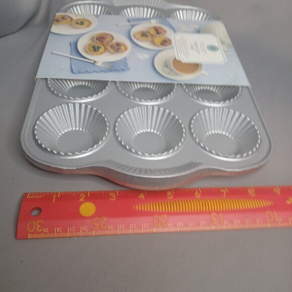 Martha Stewart Collection Tartlet Pan 13.5" x 9.5" x 1" Heavy Cast Aluminum NWT - Picture 9 of 9